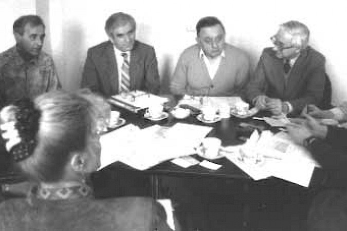 Serbscy přećeljo pod nawodom dr. Zděneka Boháča wobdźěla so na wuradźowanju ze serbskimi Sokołami 23. měrca 1994 w Budyšinje