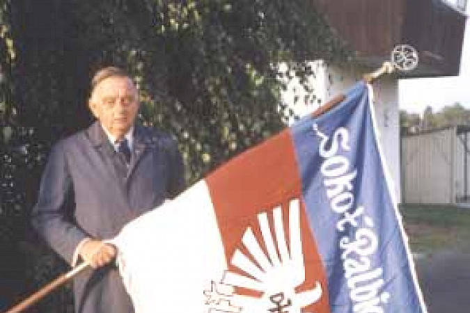 Jurij Frencl, čestny starosta Serbskeho Sokoła a sportoweje jednotki Sokoł Ralbicy/Hórki z chorhoju DJK Sokoł Ralbicy/Hórki