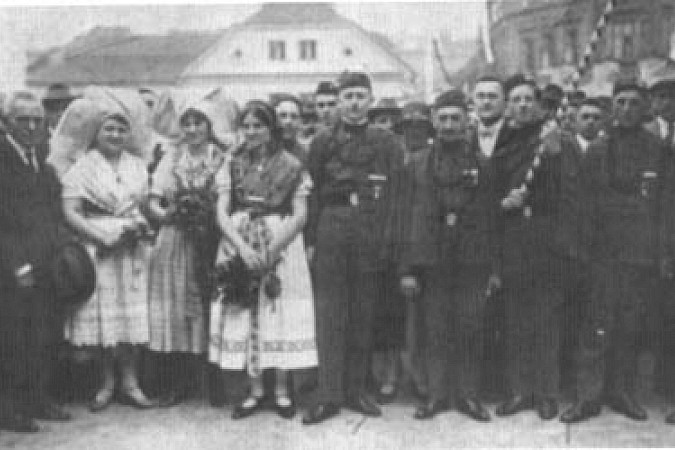 Čłonojo Serbskeho Sokoła na VIII. wšosokołskim zlěće 1926 w Praze