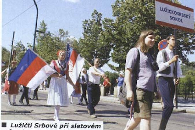2. 7. 2006: Delegacija Serbskeho Sokoła wobdźěli so na swjedźenskim ćahu składnostnje XIV. wšosokołskeho zlěta w Praze.
