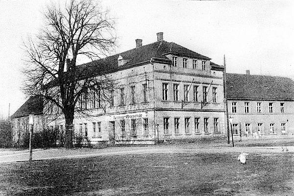 W towarišnostnem domje we Wórjejcach jo se wótměło zachopjeńk 20. stolěśa wjele serbskich kulturnych zarědowanjow.