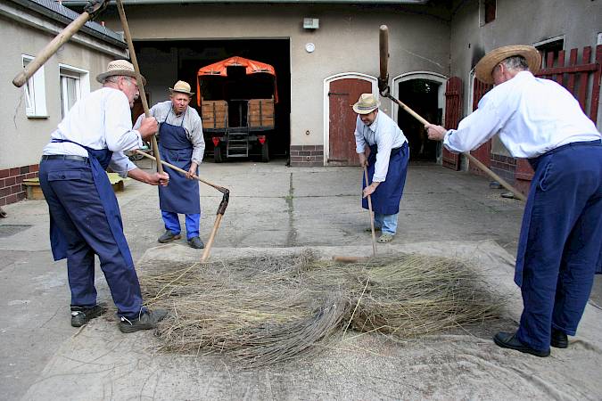 Traditional flax threshing. Photo: Johann Tesche