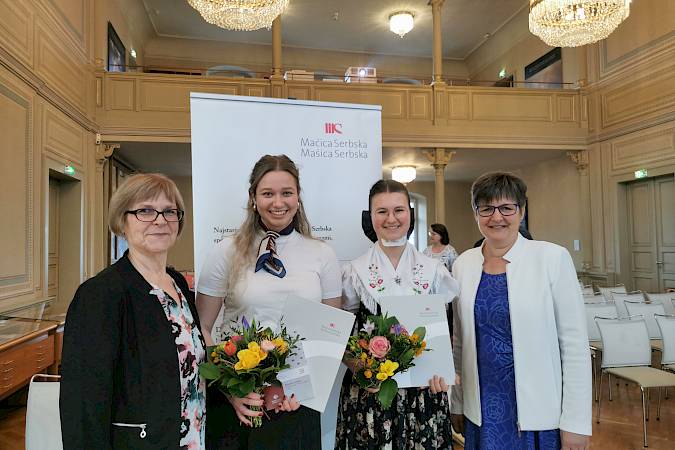 At the general assembly on 14 March 2025, Sofia Bresan was awarded the Arnošt Muka Prize (second from left) and Elisabeth Delan the Michał Hórnik Prize (second from right).