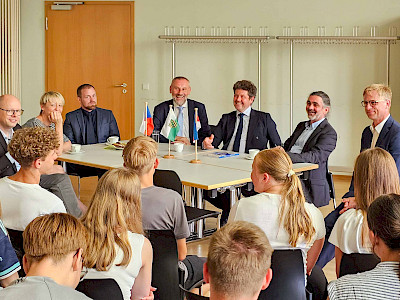 "Tschechisch ist die beliebteste Sprache" – Botschafter besucht Sorbisches Schulzentrum