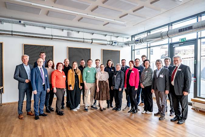 2025 neu gewählte Mitglieder des Domowina-Bundesvorstandes auf der Hauptversammlung in Budyšin | Bautzen. Foto: Marcel Schwickerath