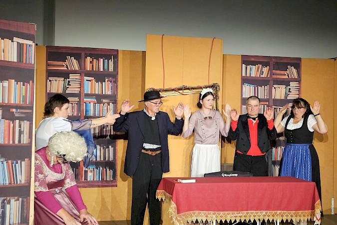 Vorstellung des Theaterstückes „Diesmal etwas mit Niveau“ der Laienspielgruppe des Vereins Bratrowstwo in Wendland. Foto: Bratrowstwo