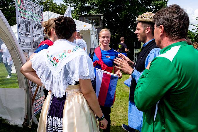 Fans beim Kulturtag der Europeada 2025 in Deutschland/Dänemark. Foto: Jörg Stephan