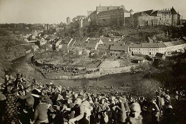 Ostereierschieben in Bautzen, 1900, Sorbisches Kulturarchiv am Sorbischen Institut