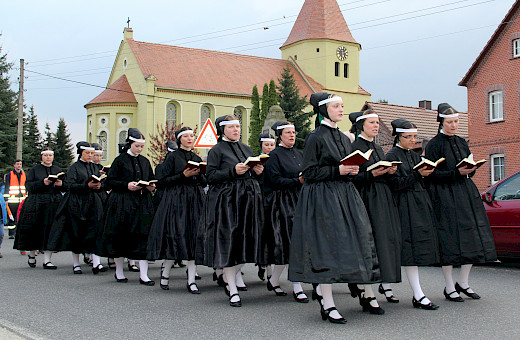 Ostersingen in Čorny Chołmc | Schwarzkollm, 2014, Foto: Johann Tesche