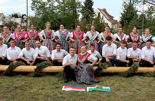 Maibaumwerfen in Cěsk | Zeissig, 2024, Foto: Johann Tesche