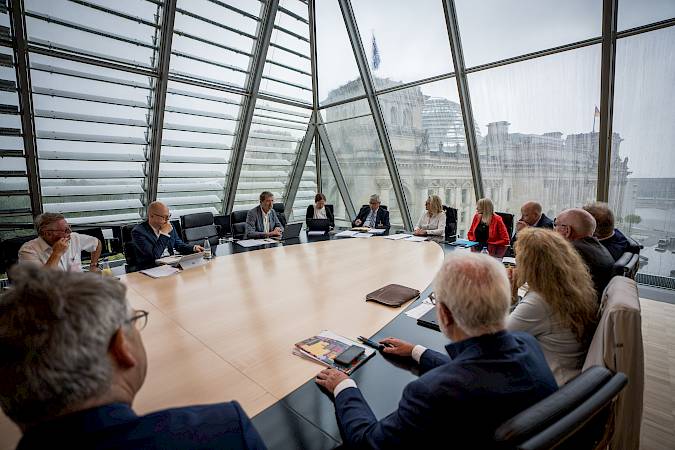 First participation of the new Federal Government Commissioner for Matters Related to Ethnic German Resettlers and National Minorities, Natalie Pawlik, in a meeting of the Minority Council in 2022. Photo: Martin Ziemer.